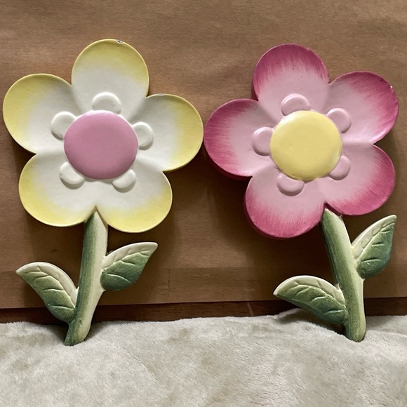 Vintage Flowers Wall Hangers Decor Pastels Set of 2 Home Interior Kids - Picture 1 of 8